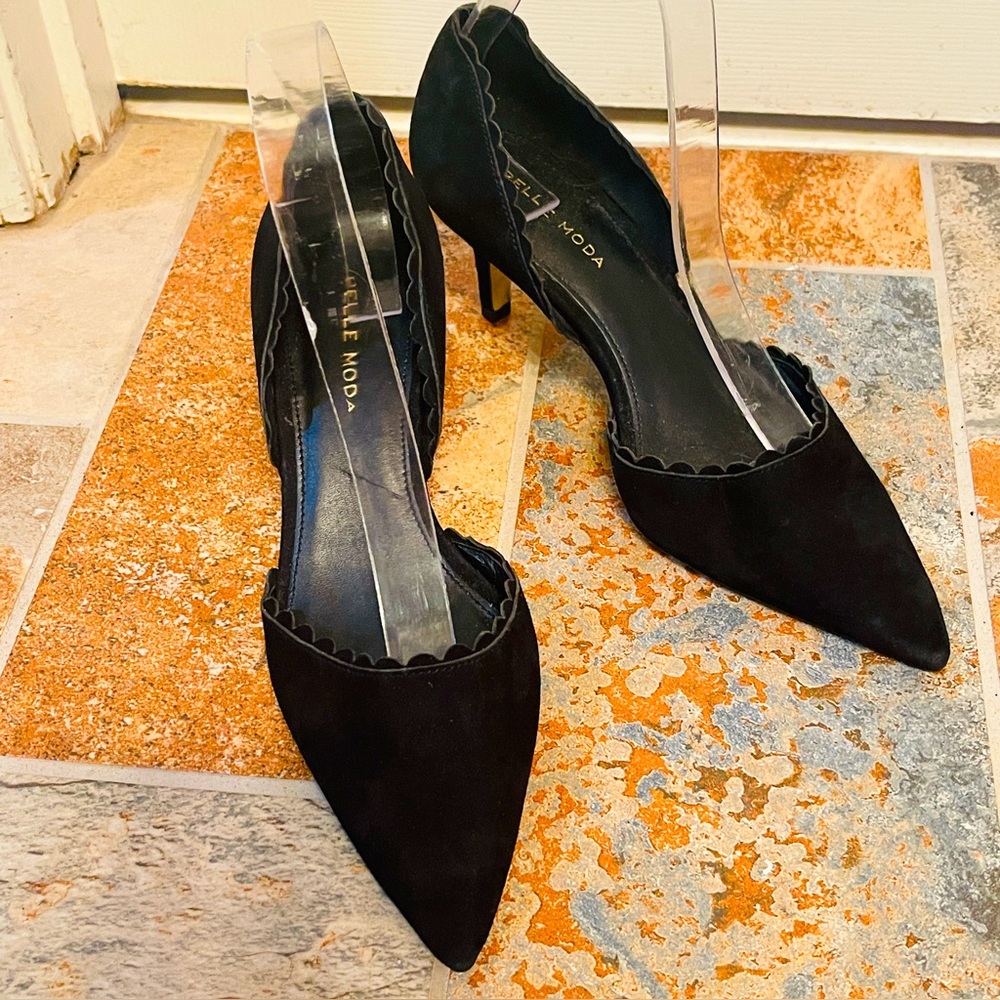 🕶️Chic Black Scalloped D’Orsay Style Suede Kitten Heels by Pelle Moda!